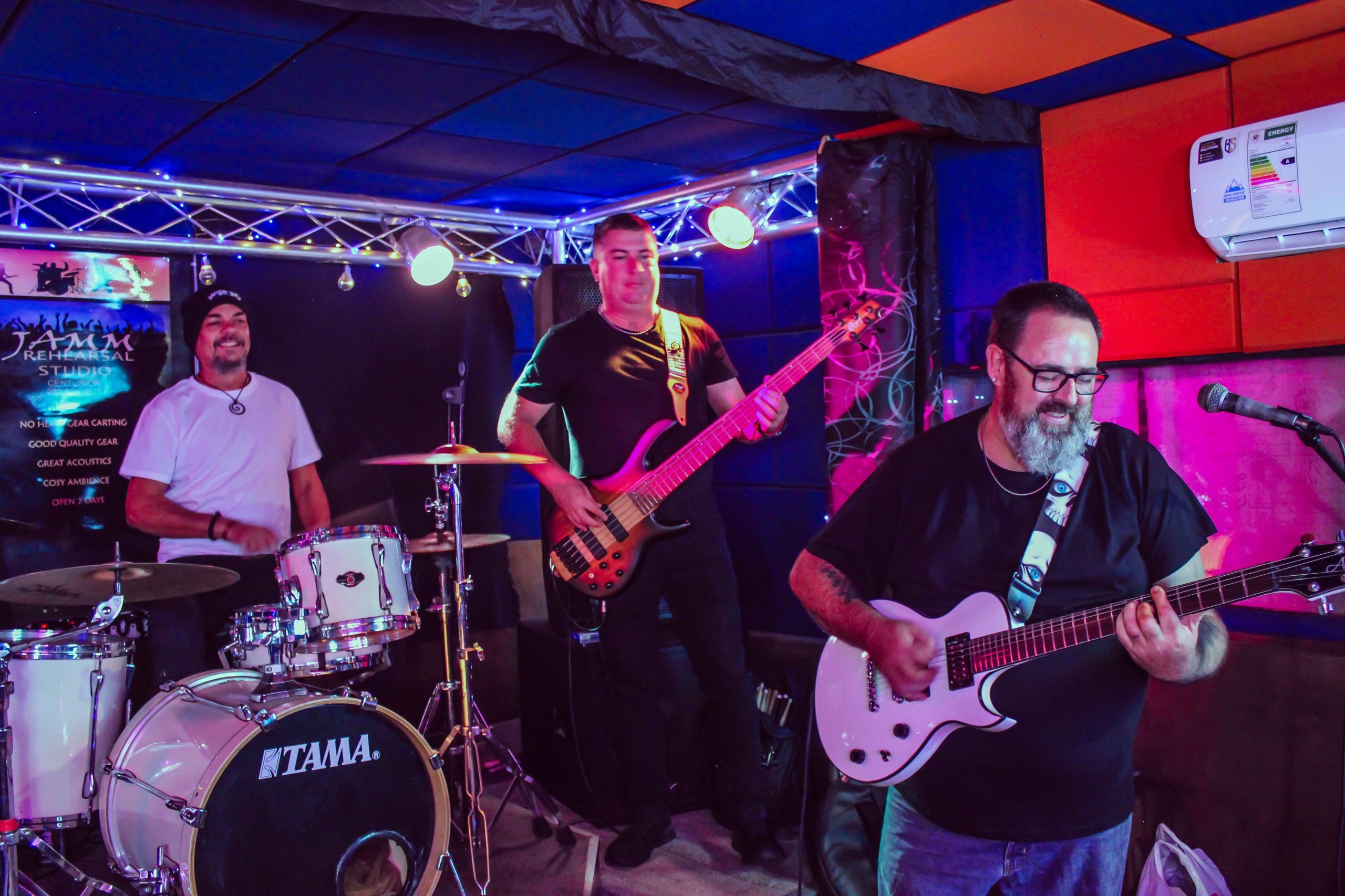 Vabond — Live & Rehearsals